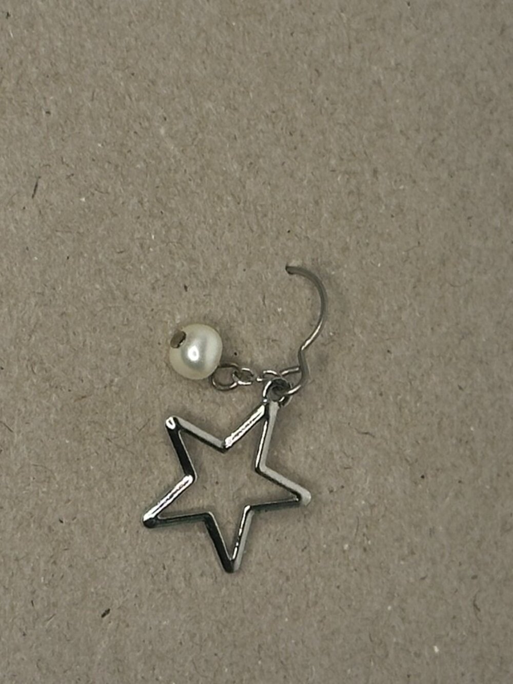 Single Star & Pearl Dangle Earring – Silver Tone